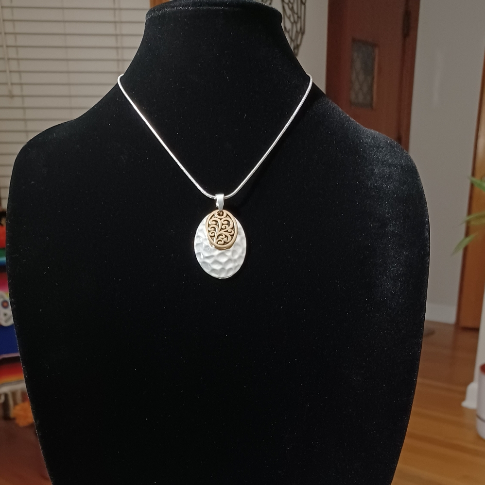 SILVER CHAIN WITH SILVER GOLD PENDANT